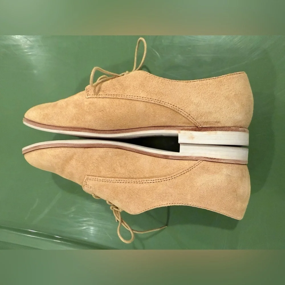 Dolce Vita women Tan Suede loafers /size 7